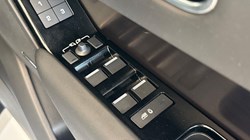 2025 (25) LAND ROVER RANGE ROVER VELAR 2.0 P400e Dynamic SE 5dr Auto 5706970