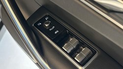 2021 (21) JAGUAR F-PACE 2.0 D200 R-Dynamic S 5dr Auto AWD 5709323