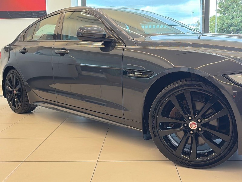 2018 (18) JAGUAR XE 2.0d [240] R-Sport 4dr Auto AWD 5729535