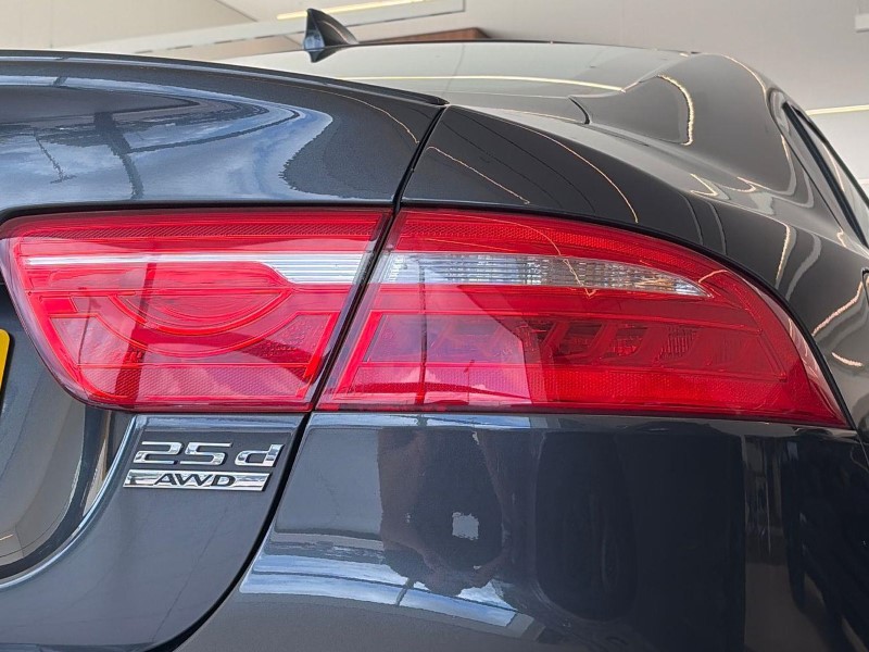 2018 (18) JAGUAR XE 2.0d [240] R-Sport 4dr Auto AWD 5729538