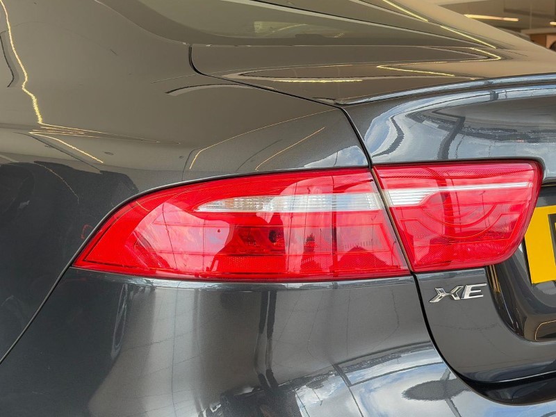 2018 (18) JAGUAR XE 2.0d [240] R-Sport 4dr Auto AWD 5729513
