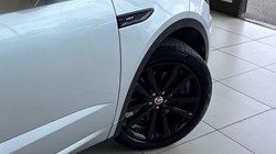 2020 (20) JAGUAR E-PACE 2.0 R-Dynamic HSE 5dr Auto 5711456