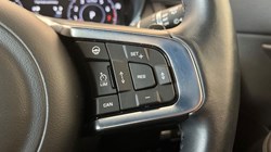 2020 (20) JAGUAR E-PACE 2.0 R-Dynamic HSE 5dr Auto 5711381