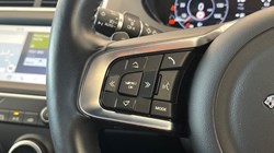 2020 (20) JAGUAR E-PACE 2.0 R-Dynamic HSE 5dr Auto 5711380