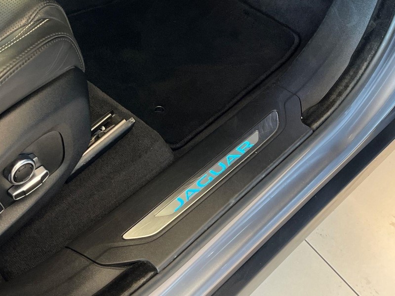 2023 (73) JAGUAR F-PACE 2.0 D200 R-Dynamic HSE Black 5dr Auto AWD 5726322