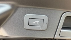 2026 (26) LAND ROVER RANGE ROVER VELAR 2.0 D200 MHEV Belgravia Edition 5dr Auto 5722354