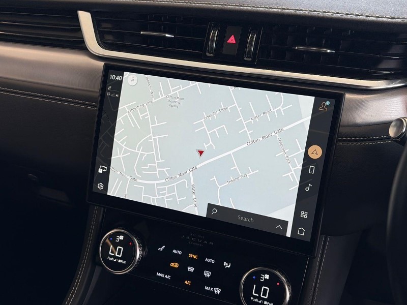 2021 (21) JAGUAR F-PACE 2.0 D200 R-Dynamic SE 5dr Auto AWD 5723680