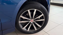2021 (21) JAGUAR F-PACE 2.0 D200 R-Dynamic SE 5dr Auto AWD 5723720