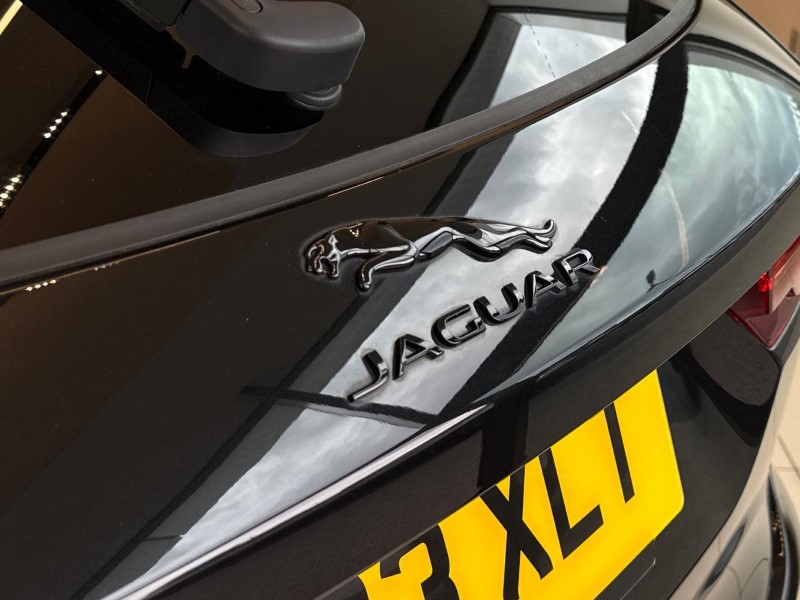 2023 (23) JAGUAR F-PACE 2.0 D200 R-Dynamic SE Black 5dr Auto AWD 5767582