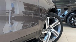 2023 (23) LAND ROVER DISCOVERY 3.0 D300 R-Dynamic HSE 5dr Auto 5770467