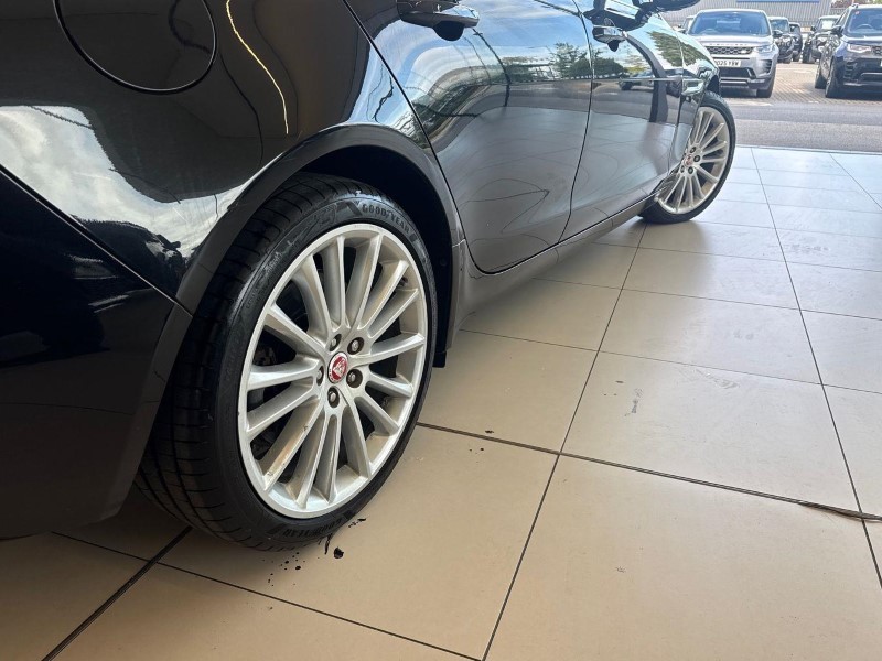 2017 (67) JAGUAR XE 2.0d [240] Portfolio 4dr Auto AWD 5743159