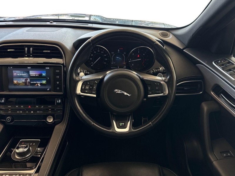 2018 (18) JAGUAR F-PACE 2.0d R-Sport 5dr Auto AWD 5753200