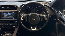 2018 (18) JAGUAR F-PACE 2.0d R-Sport 5dr Auto AWD 5753200