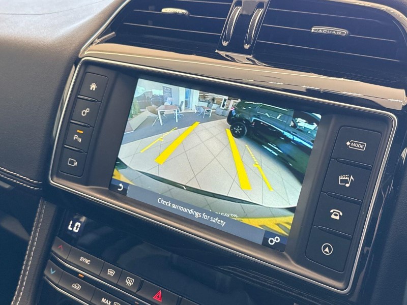 2018 (18) JAGUAR F-PACE 2.0d R-Sport 5dr Auto AWD 5753197