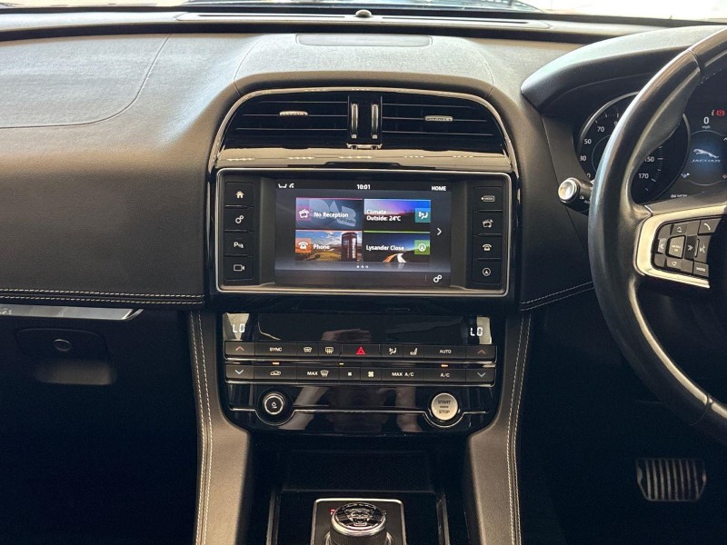 2018 (18) JAGUAR F-PACE 2.0d R-Sport 5dr Auto AWD 5753199