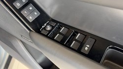 2025 (74) LAND ROVER RANGE ROVER VELAR 2.0 D200 MHEV Dynamic HSE 5dr Auto 5748030
