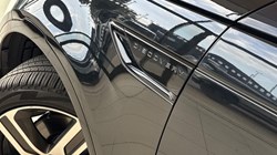 2023 (73) LAND ROVER DISCOVERY 3.0 D300 Metropolitan Edition 5dr Auto 5835799