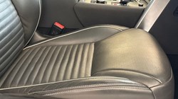 2023 (73) LAND ROVER DISCOVERY 3.0 D300 Metropolitan Edition 5dr Auto 5835805