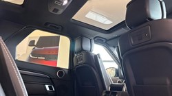 2023 (73) LAND ROVER DISCOVERY 3.0 D300 Metropolitan Edition 5dr Auto 5835800