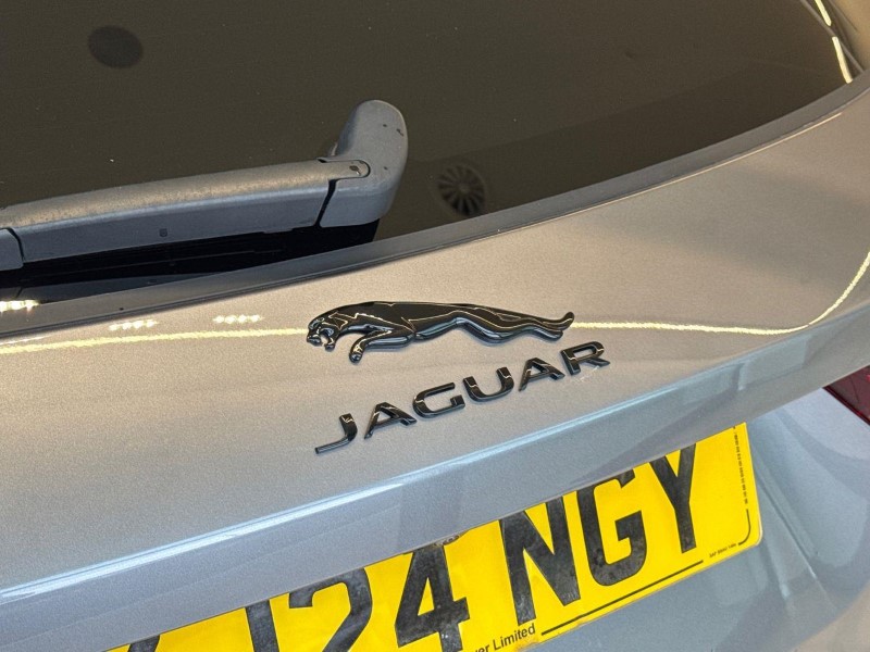 2024 (24) JAGUAR F-PACE 2.0 D200 R-Dynamic HSE Black 5dr Auto AWD 5762907