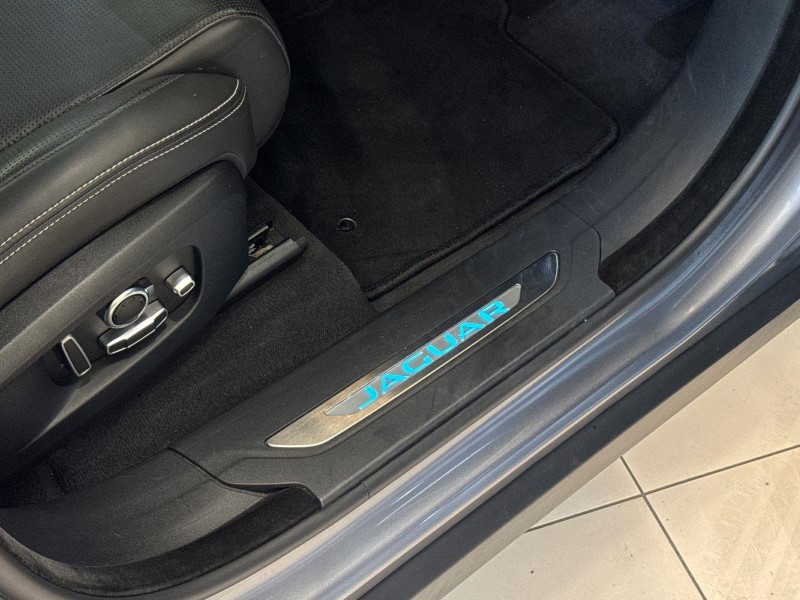 2024 (24) JAGUAR F-PACE 2.0 D200 R-Dynamic HSE Black 5dr Auto AWD 5762900