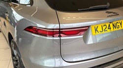 2024 (24) JAGUAR F-PACE 2.0 D200 R-Dynamic HSE Black 5dr Auto AWD 5762909
