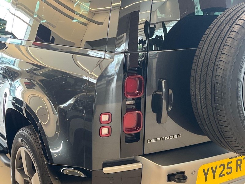 2025 (25) LAND ROVER DEFENDER 3.0 D250 X-Dynamic SE 90 3dr Auto 5804702