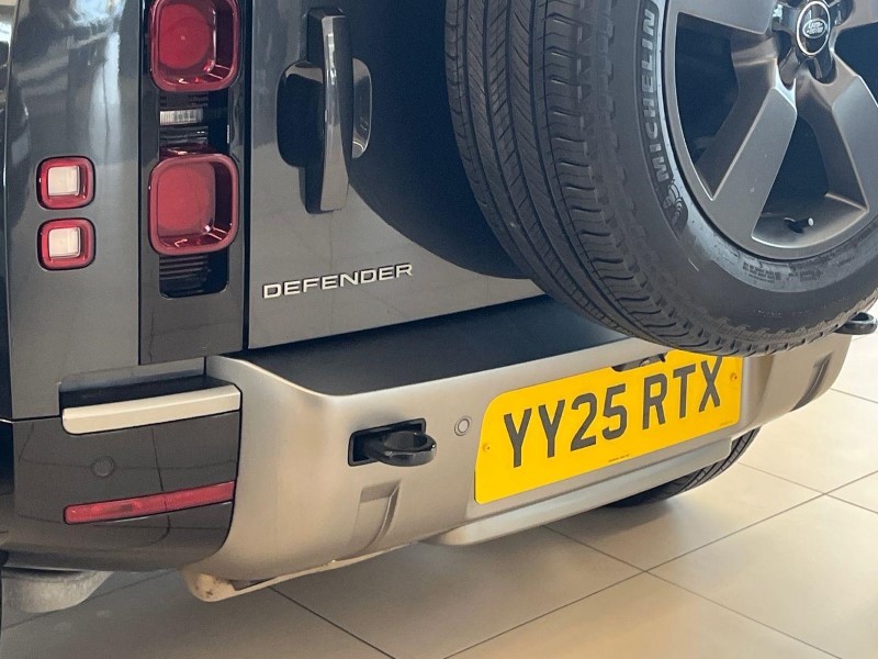 2025 (25) LAND ROVER DEFENDER 3.0 D250 X-Dynamic SE 90 3dr Auto 5804704