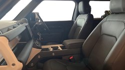 2025 (25) LAND ROVER DEFENDER 3.0 D250 X-Dynamic SE 90 3dr Auto 5804686