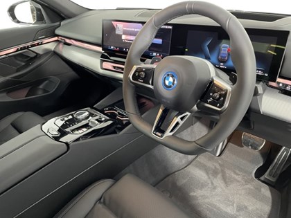  BMW 5 SERIES 550e xDrive M Sport Pro 4dr Auto [Tech PLUS/Comfort PLUS]