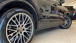 2022 (72) PORSCHE CAYENNE E-Hybrid Platinum Edition 5dr Tiptronic S 5755302
