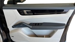 2022 (72) PORSCHE CAYENNE E-Hybrid Platinum Edition 5dr Tiptronic S 5755275