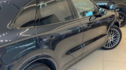 2022 (72) PORSCHE CAYENNE E-Hybrid Platinum Edition 5dr Tiptronic S 5755305