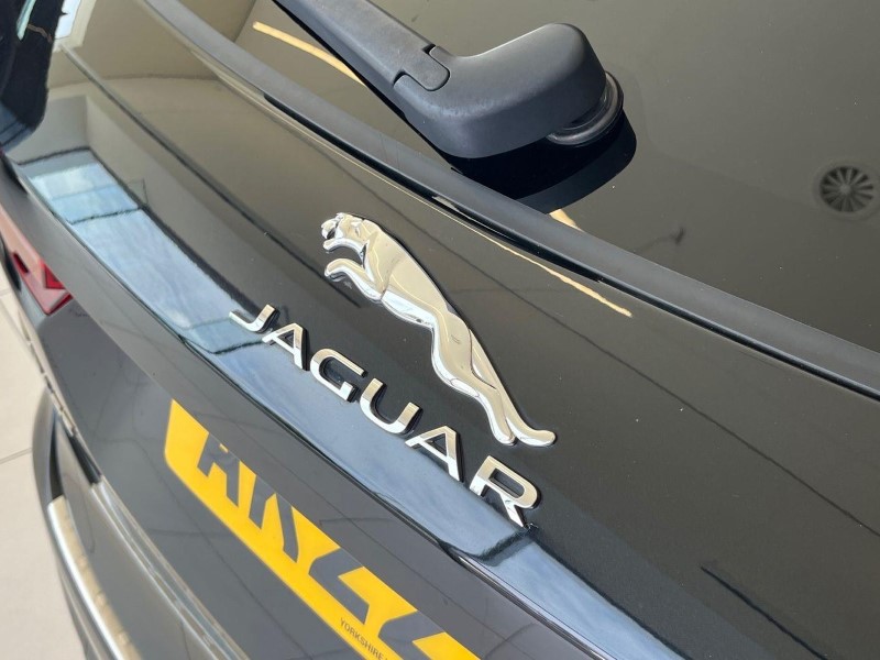2022 (22) JAGUAR F-PACE 2.0 D200 R-Dynamic SE 5dr Auto AWD 5776888