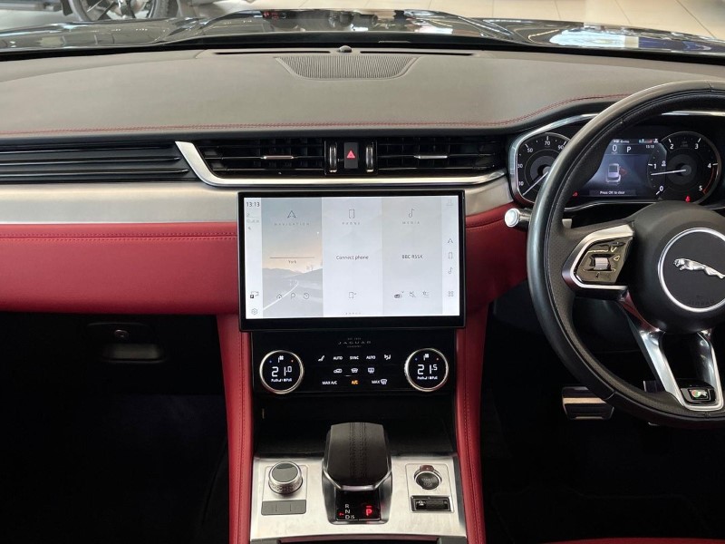 2022 (22) JAGUAR F-PACE 2.0 D200 R-Dynamic SE 5dr Auto AWD 5776858