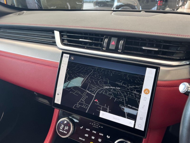 2022 (22) JAGUAR F-PACE 2.0 D200 R-Dynamic SE 5dr Auto AWD 5776855