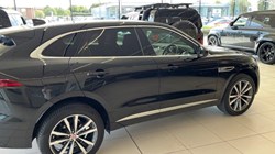 2022 (22) JAGUAR F-PACE 2.0 D200 R-Dynamic SE 5dr Auto AWD 5776896