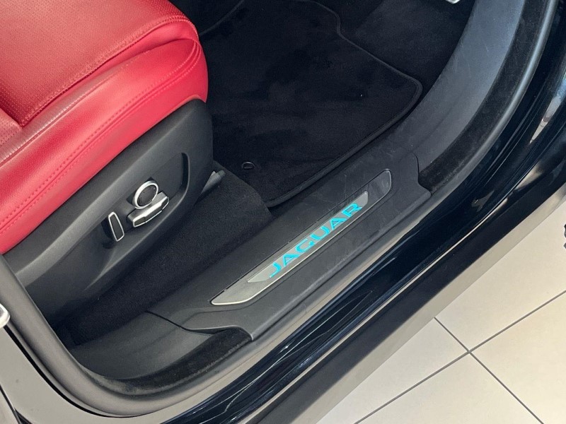 2022 (22) JAGUAR F-PACE 2.0 D200 R-Dynamic SE 5dr Auto AWD 5776882