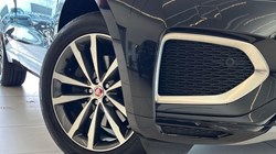 2022 (22) JAGUAR F-PACE 2.0 D200 R-Dynamic SE 5dr Auto AWD 5776887