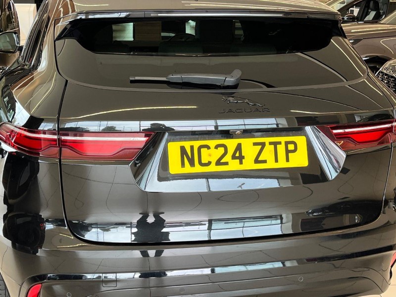 2024 (24) JAGUAR F-PACE 2.0 D200 R-Dynamic SE Black 5dr Auto AWD 5841570
