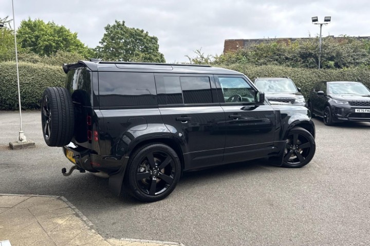 2024 (24) LAND ROVER COMMERCIAL DEFENDER 3.0 D300 Hard Top X-Dynamic HSE Auto 5612373