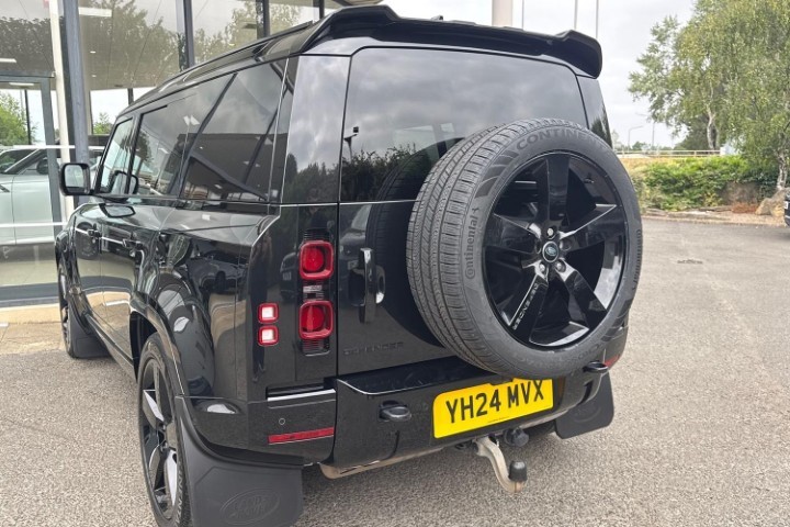 2024 (24) LAND ROVER COMMERCIAL DEFENDER 3.0 D300 Hard Top X-Dynamic HSE Auto 5612367