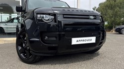 2024 (24) LAND ROVER COMMERCIAL DEFENDER 3.0 D300 Hard Top X-Dynamic HSE Auto 5612365