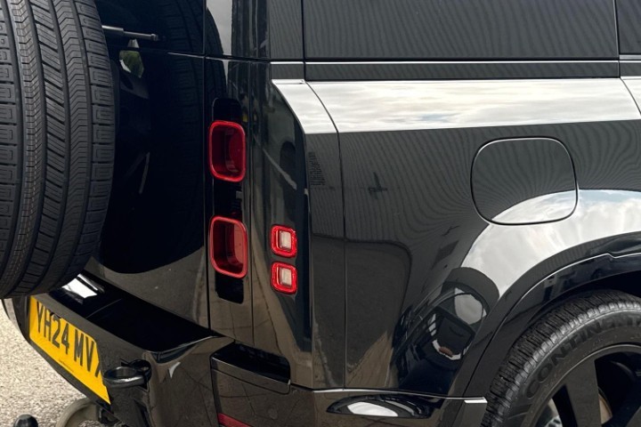 2024 (24) LAND ROVER COMMERCIAL DEFENDER 3.0 D300 Hard Top X-Dynamic HSE Auto 5612369