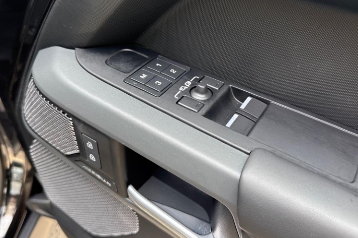 2024 (24) LAND ROVER COMMERCIAL DEFENDER 3.0 D300 Hard Top X-Dynamic HSE Auto 5612344