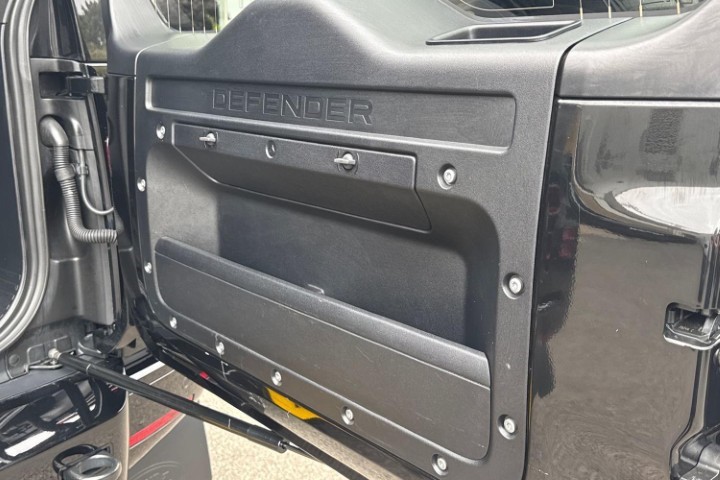 2024 (24) LAND ROVER COMMERCIAL DEFENDER 3.0 D300 Hard Top X-Dynamic HSE Auto 5612361