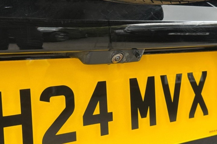 2024 (24) LAND ROVER COMMERCIAL DEFENDER 3.0 D300 Hard Top X-Dynamic HSE Auto 5612363