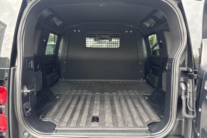 2024 (24) LAND ROVER COMMERCIAL DEFENDER 3.0 D300 Hard Top X-Dynamic HSE Auto 5612331