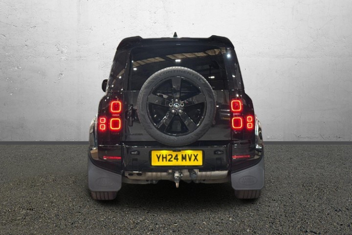 2024 (24) LAND ROVER COMMERCIAL DEFENDER 3.0 D300 Hard Top X-Dynamic HSE Auto 5612327