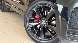 2022 (22) JAGUAR F-PACE 2.0 D200 R-Dynamic Black 5dr Auto AWD 5841624